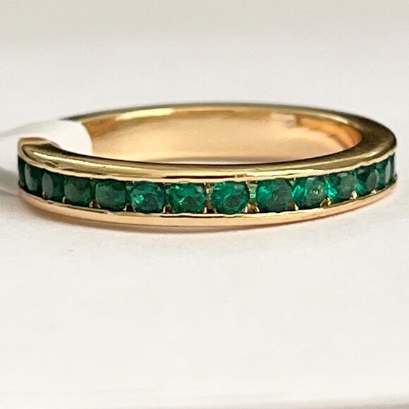 Elegant Gold and Green Gemstone Ring - Picture 7 of 12